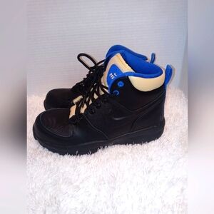 NIKE Monoa Boot EUC